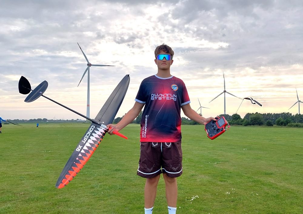 Johannes Müller Weltmeister im Jugendteambewerb F3K!!!
